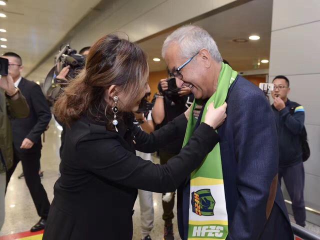 待遇方面，伊卡尔迪将获得800万欧的薪资+奖金。